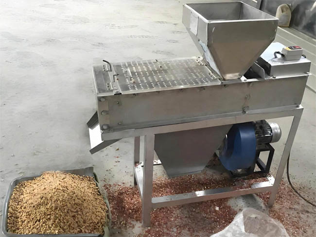 Peanut peeling machine